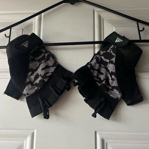 adidas Men's Black and Gray Workout Gloves